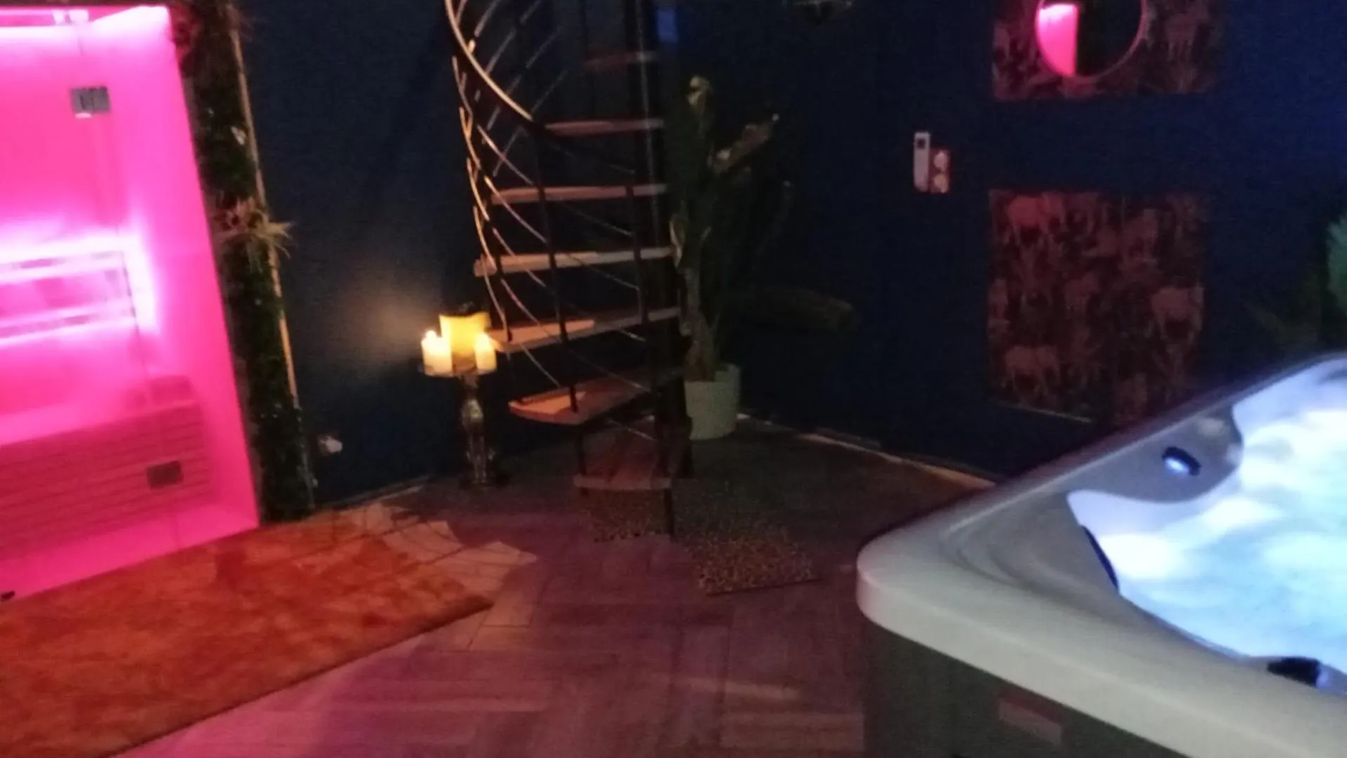 Ma Petite Chambre Parisienne Pleugueneuc 0*,  France